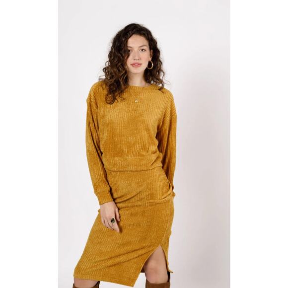 BAND OF THE FREE RUSSEL GOLD RIBBED VELVET PULLOVER SWEATER TOP JEWELED TONES‎ M - Picture 1 of 8
